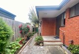 https://images.listonce.com.au/custom/160x/listings/112-staverly-road-herne-hill-vic-3218/962/01691962_img_09.jpg?MgpChwIislk