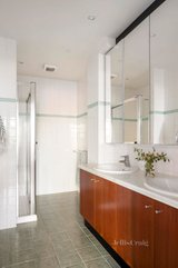 https://images.listonce.com.au/custom/160x/listings/11287-bank-street-south-melbourne-vic-3205/657/01702657_img_10.jpg?-ZIgQHSo1Tw