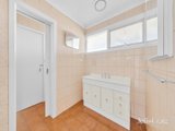https://images.listonce.com.au/custom/160x/listings/113-coleman-parade-glen-waverley-vic-3150/639/01765639_img_07.jpg?u7nZgC09qhM