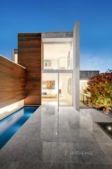 https://images.listonce.com.au/custom/160x/listings/113-raglan-street-south-melbourne-vic-3205/836/01164836_img_07.jpg?1NMM-ZiHqts