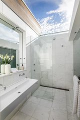 https://images.listonce.com.au/custom/160x/listings/113-raglan-street-south-melbourne-vic-3205/836/01164836_img_15.jpg?x61YEPaYe50