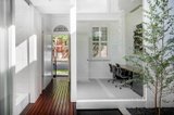 https://images.listonce.com.au/custom/160x/listings/113-raglan-street-south-melbourne-vic-3205/836/01164836_img_18.jpg?ID_mzZE2koA