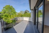 https://images.listonce.com.au/custom/160x/listings/113-whitehorse-road-blackburn-vic-3130/373/01986373_img_01.jpg?eaQflwJx8Pg