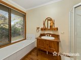 https://images.listonce.com.au/custom/160x/listings/1132-hull-road-croydon-vic-3136/651/01525651_img_10.jpg?ePlMin5x9u4