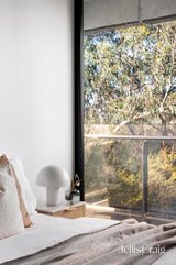 https://images.listonce.com.au/custom/160x/listings/11392-st-georges-road-fitzroy-north-vic-3068/146/01765146_img_12.jpg?6xMfTZQ7b30