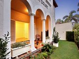 https://images.listonce.com.au/custom/160x/listings/114-beach-avenue-elwood-vic-3184/600/01794600_img_08.jpg?ZQcHXcz8w2c