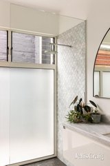 https://images.listonce.com.au/custom/160x/listings/114-gladstone-avenue-northcote-vic-3070/883/01970883_img_06.jpg?k3tFa2CwzI4
