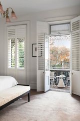 https://images.listonce.com.au/custom/160x/listings/114-stokes-street-port-melbourne-vic-3207/551/01682551_img_14.jpg?CueQxKnRF7g