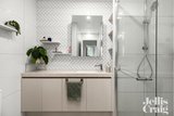 https://images.listonce.com.au/custom/160x/listings/114294-keilor-road-essendon-north-vic-3041/173/01767173_img_02.jpg?vL7oLvlWZ18