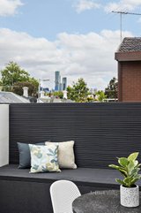 https://images.listonce.com.au/custom/160x/listings/1146-mills-street-albert-park-vic-3206/700/01592700_img_10.jpg?32ec3YhFKCc