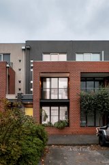 https://images.listonce.com.au/custom/160x/listings/115-fergie-street-fitzroy-north-vic-3068/446/01355446_img_23.jpg?rQ9X5vvcLdM