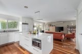 https://images.listonce.com.au/custom/160x/listings/115-hemingford-road-bentleigh-east-vic-3165/069/01028069_img_06.jpg?xkNfRe9ptak