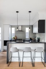https://images.listonce.com.au/custom/160x/listings/115-nepean-street-greensborough-vic-3088/682/01702682_img_04.jpg?lDf8K-5MEds