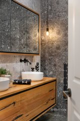 https://images.listonce.com.au/custom/160x/listings/115-nepean-street-greensborough-vic-3088/682/01702682_img_11.jpg?4CBG5PbKHI8