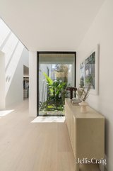 https://images.listonce.com.au/custom/160x/listings/115-roberts-street-northcote-vic-3070/872/01812872_img_04.jpg?9bU2qNASvsc