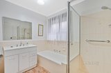 https://images.listonce.com.au/custom/160x/listings/115-valley-road-mount-waverley-vic-3149/402/01074402_img_09.jpg?Q-vSIczHe70