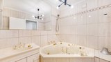 https://images.listonce.com.au/custom/160x/listings/1159-alexandra-avenue-toorak-vic-3142/053/01933053_img_05.jpg?hyDZDLGcuVM