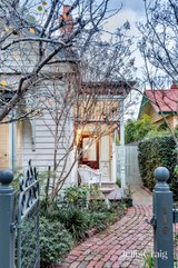 https://images.listonce.com.au/custom/160x/listings/116-edward-street-brunswick-vic-3056/725/01746725_img_22.jpg?HqTl3_dah2E