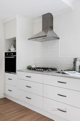 https://images.listonce.com.au/custom/160x/listings/116-green-street-ivanhoe-vic-3079/265/01040265_img_06.jpg?0P9mvP9E8Ag