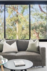 https://images.listonce.com.au/custom/160x/listings/117-oak-street-beaumaris-vic-3193/350/01748350_img_09.jpg?feVg-imLmsw