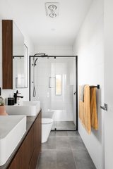 https://images.listonce.com.au/custom/160x/listings/1179-waiora-road-heidelberg-heights-vic-3081/041/01304041_img_08.jpg?y1M2gJUVCiU