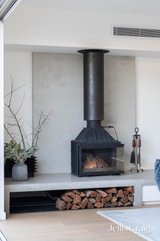 https://images.listonce.com.au/custom/160x/listings/118-edgevale-road-kew-vic-3101/870/01752870_img_13.jpg?ycvmh-OTRQo