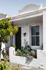 https://images.listonce.com.au/custom/160x/listings/119-curtain-street-carlton-north-vic-3054/532/01004532_img_02.jpg?b1uijY42rS4