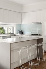 https://images.listonce.com.au/custom/160x/listings/119-laburnum-street-parkdale-vic-3195/859/01738859_img_04.jpg?KdbBIV7oNaE