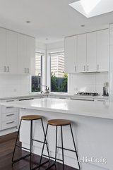 https://images.listonce.com.au/custom/160x/listings/119-railway-place-williamstown-vic-3016/843/01907843_img_15.jpg?UEkDRMkby4U