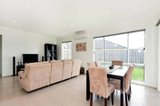 https://images.listonce.com.au/custom/160x/listings/119-stagecoach-boulevard-south-morang-vic-3752/630/01936630_img_04.jpg?kwl_JudW-vk