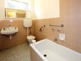 https://images.listonce.com.au/custom/160x/listings/1197-brighton-road-elwood-vic-3184/446/01793446_img_06.jpg?IHG5DuchiHA