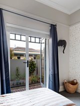 https://images.listonce.com.au/custom/160x/listings/11a-erica-street-prahran-vic-3181/062/00972062_img_08.jpg?9JmdYnqURGg