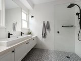 https://images.listonce.com.au/custom/160x/listings/11a-summerhill-road-brighton-east-vic-3187/054/00932054_img_16.jpg?_sAUsl9JEig