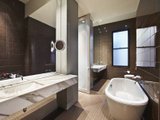https://images.listonce.com.au/custom/160x/listings/12-avoca-street-south-yarra-vic-3141/964/01731964_img_08.jpg?STSnxsOiyiE