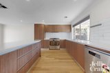 https://images.listonce.com.au/custom/160x/listings/12-barellan-close-st-albans-vic-3021/173/01704173_img_09.jpg?MYmZVWdroAI