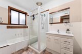https://images.listonce.com.au/custom/160x/listings/12-beves-lane-woodend-vic-3442/455/01727455_img_09.jpg?AkLMhtc068o