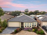 https://images.listonce.com.au/custom/160x/listings/12-canopus-crescent-lara-vic-3212/841/01698841_img_16.jpg?Oy2wrgKMJto