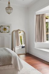 https://images.listonce.com.au/custom/160x/listings/12-chaucer-crescent-canterbury-vic-3126/370/01704370_img_14.jpg?0aR1wT-KwUQ