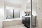 https://images.listonce.com.au/custom/160x/listings/12-coach-house-boulevard-woodend-vic-3442/043/01896043_img_18.jpg?ZxHFdUerDMU