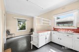 https://images.listonce.com.au/custom/160x/listings/12-collier-street-woodend-vic-3442/439/01885439_img_06.jpg?39j2iyD6FKA