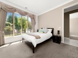 https://images.listonce.com.au/custom/160x/listings/12-efron-court-box-hill-north-vic-3129/471/01683471_img_06.jpg?GWnxV9wImOU