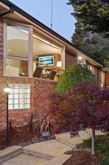 https://images.listonce.com.au/custom/160x/listings/12-gilston-way-ringwood-vic-3134/847/01599847_img_02.jpg?6cAuMlK0BwA