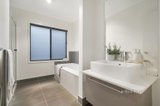https://images.listonce.com.au/custom/160x/listings/12-glass-crescent-doreen-vic-3754/571/01054571_img_06.jpg?0zxeqIw8G40