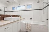 https://images.listonce.com.au/custom/160x/listings/12-hanwell-court-glen-waverley-vic-3150/681/01605681_img_10.jpg?UonnNnx_2yc