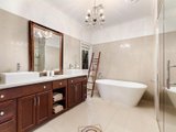 https://images.listonce.com.au/custom/160x/listings/12-hayes-road-strathmore-vic-3041/715/00847715_img_06.jpg?8T0ze1U1cUU