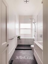 https://images.listonce.com.au/custom/160x/listings/12-henry-street-hawthorn-vic-3122/459/01907459_img_10.jpg?XsbfyFjTNdw