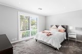 https://images.listonce.com.au/custom/160x/listings/12-highbrook-court-diamond-creek-vic-3089/075/01133075_img_06.jpg?VTlrifFt2M4