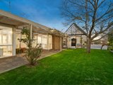 https://images.listonce.com.au/custom/160x/listings/12-hollywood-close-templestowe-vic-3106/615/00706615_img_10.jpg?_g6fVRqdvEM