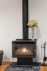 https://images.listonce.com.au/custom/160x/listings/12-kingsbridge-court-croydon-hills-vic-3136/641/01751641_img_04.jpg?Vfd8wE155ow