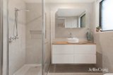 https://images.listonce.com.au/custom/160x/listings/12-kingsbridge-court-croydon-hills-vic-3136/641/01751641_img_09.jpg?VH1dFvfpsjs